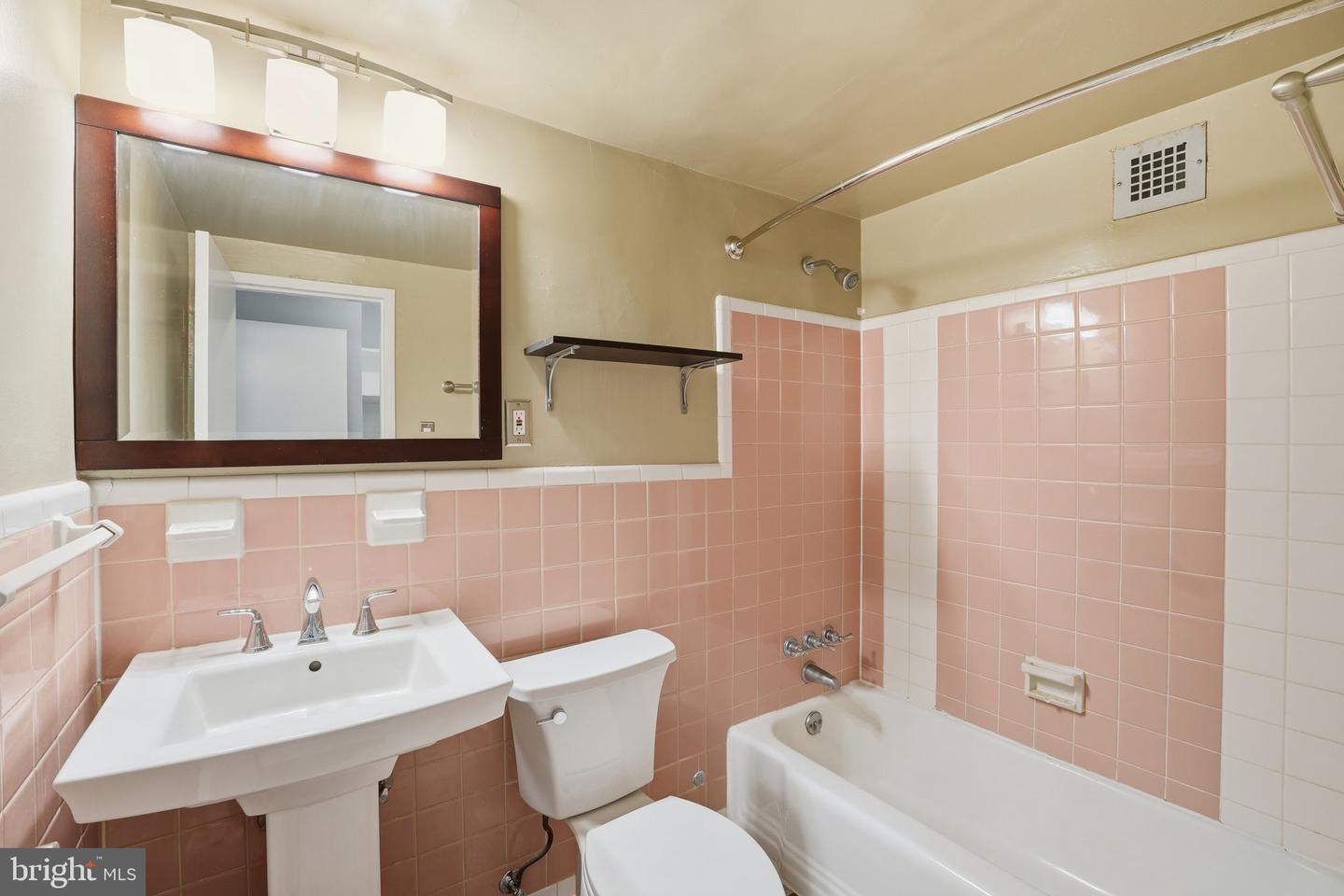 2710 MACOMB ST NW #207, WASHINGTON, District Of Columbia 20008, 1 Room Rooms,1 BathroomBathrooms,Residential,For sale,2710 MACOMB ST NW #207,DCDC2239342 MLS # DCDC2239342
