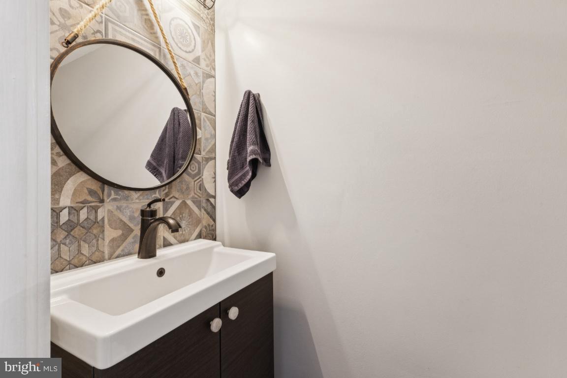 5143 ARRIT CT, BURKE, Virginia 22015, 2 Bedrooms Bedrooms, 9 Rooms Rooms,1 BathroomBathrooms,Residential,For sale,5143 ARRIT CT,VAFX2283800 MLS # VAFX2283800