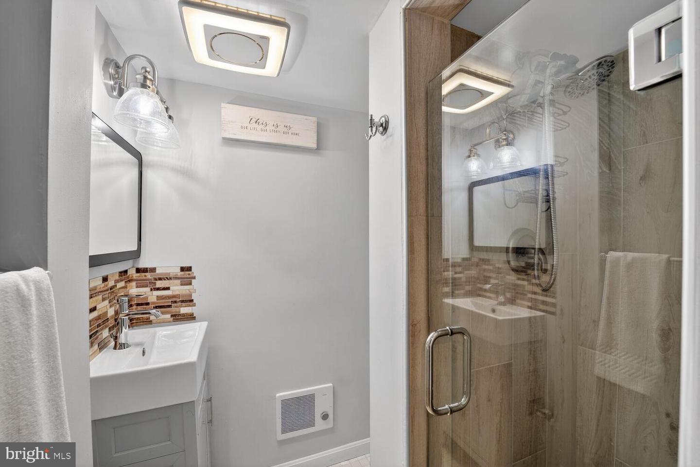 1432 35TH ST SE, WASHINGTON, District Of Columbia 20020, 4 Bedrooms Bedrooms, ,3 BathroomsBathrooms,Residential,For sale,1432 35TH ST SE,DCDC2239372 MLS # DCDC2239372