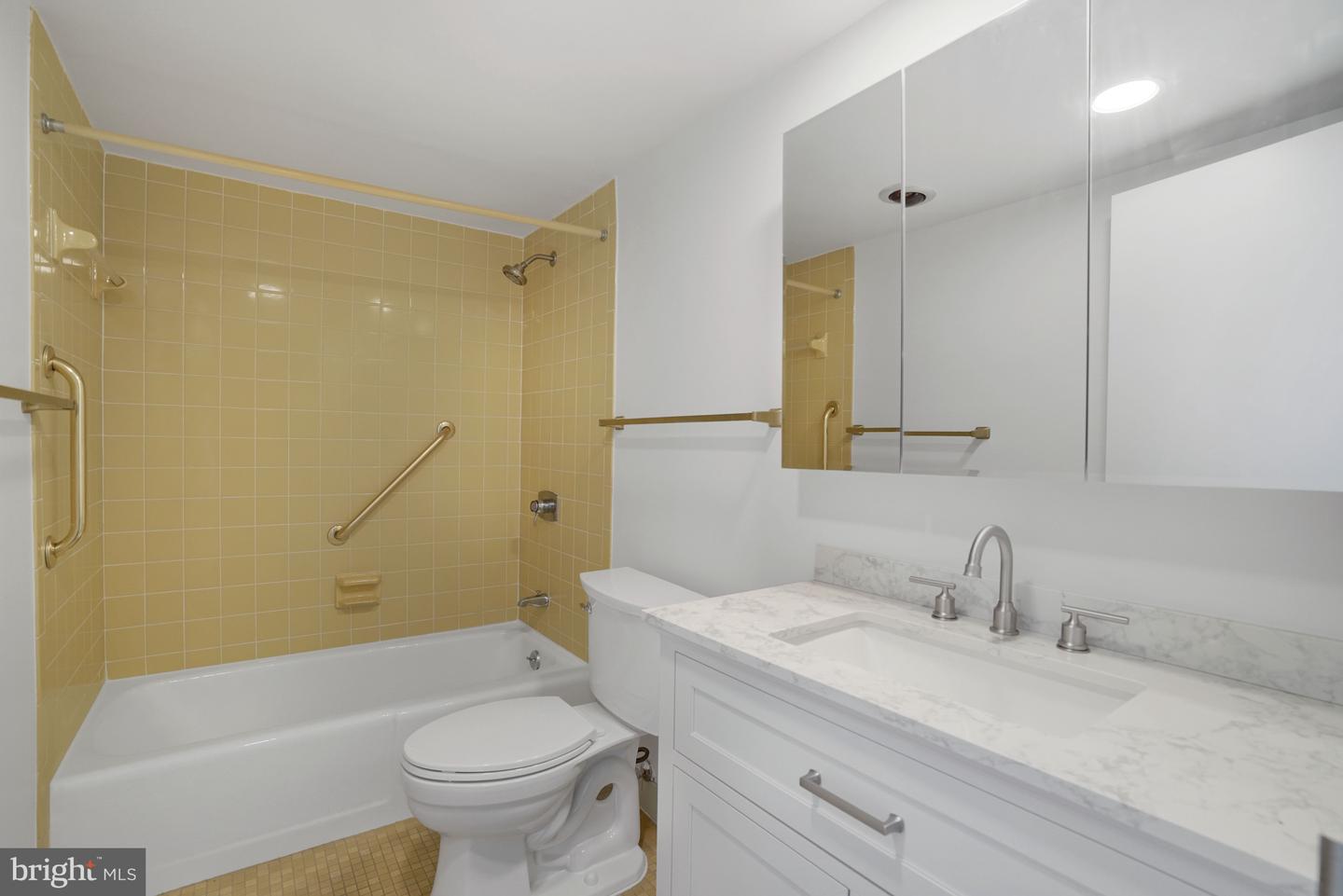 3800 FAIRFAX DR #1211, ARLINGTON, Virginia 22203, 2 Bedrooms Bedrooms, ,2 BathroomsBathrooms,Residential,For sale,3800 FAIRFAX DR #1211,VAAR2067256 MLS # VAAR2067256