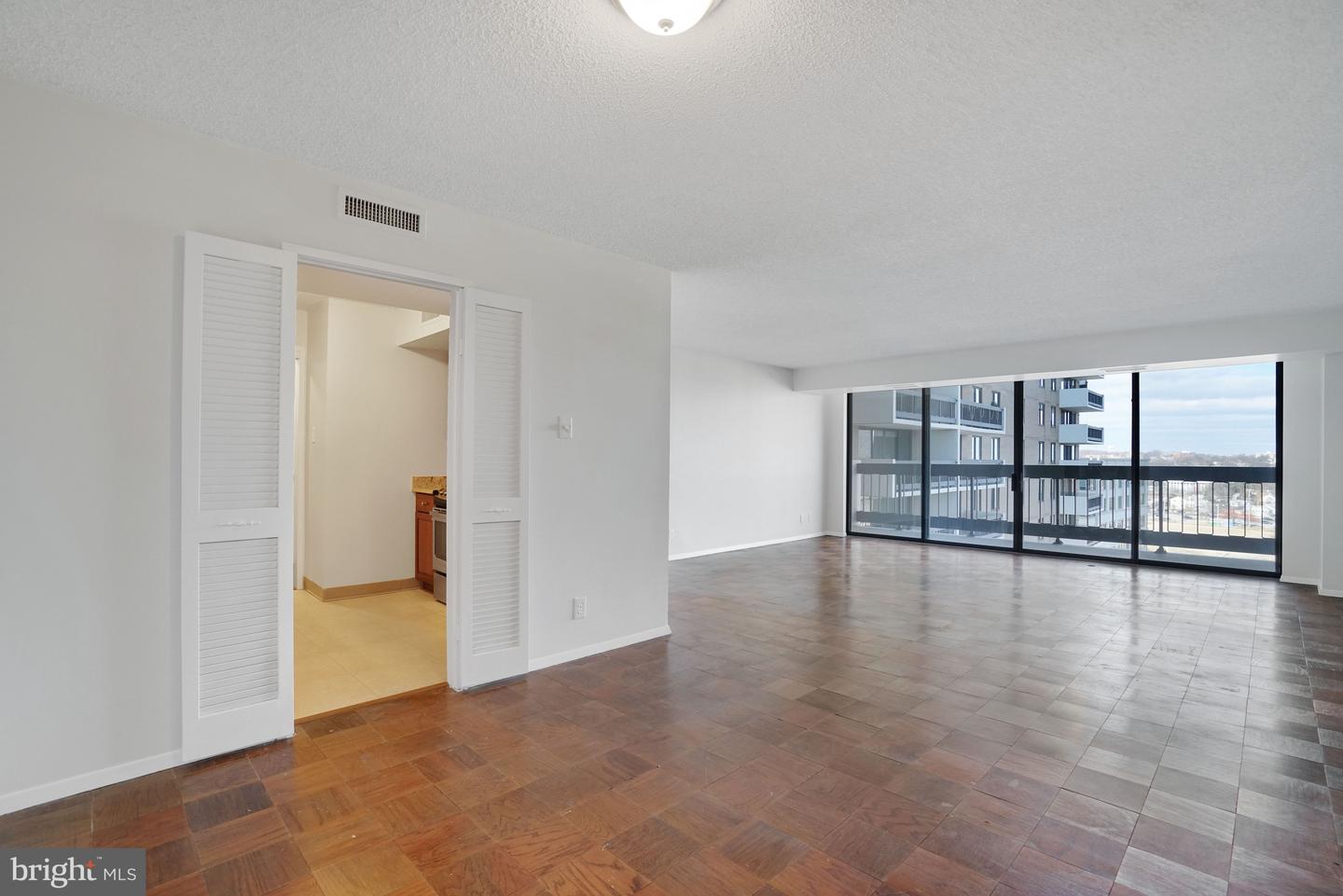 3800 FAIRFAX DR #1211, ARLINGTON, Virginia 22203, 2 Bedrooms Bedrooms, ,2 BathroomsBathrooms,Residential,For sale,3800 FAIRFAX DR #1211,VAAR2067256 MLS # VAAR2067256