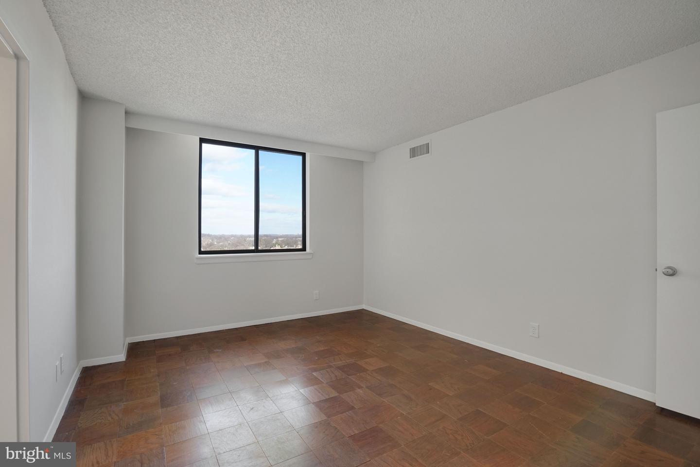 3800 FAIRFAX DR #1211, ARLINGTON, Virginia 22203, 2 Bedrooms Bedrooms, ,2 BathroomsBathrooms,Residential,For sale,3800 FAIRFAX DR #1211,VAAR2067256 MLS # VAAR2067256