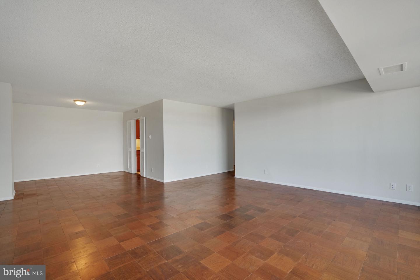 3800 FAIRFAX DR #1211, ARLINGTON, Virginia 22203, 2 Bedrooms Bedrooms, ,2 BathroomsBathrooms,Residential,For sale,3800 FAIRFAX DR #1211,VAAR2067256 MLS # VAAR2067256