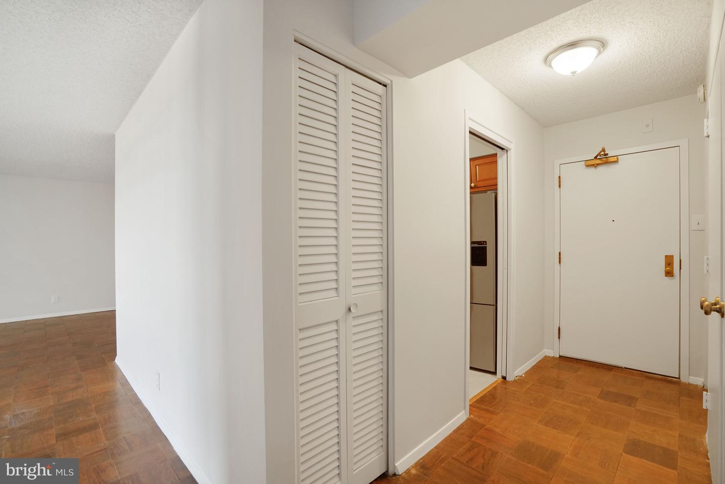 3800 FAIRFAX DR #1211, ARLINGTON, Virginia 22203, 2 Bedrooms Bedrooms, ,2 BathroomsBathrooms,Residential,For sale,3800 FAIRFAX DR #1211,VAAR2067256 MLS # VAAR2067256