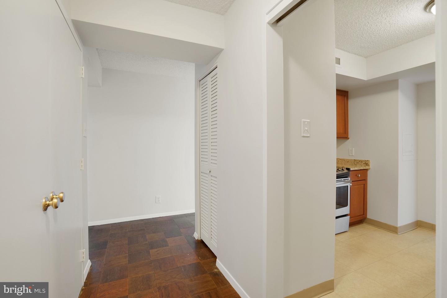 3800 FAIRFAX DR #1211, ARLINGTON, Virginia 22203, 2 Bedrooms Bedrooms, ,2 BathroomsBathrooms,Residential,For sale,3800 FAIRFAX DR #1211,VAAR2067256 MLS # VAAR2067256