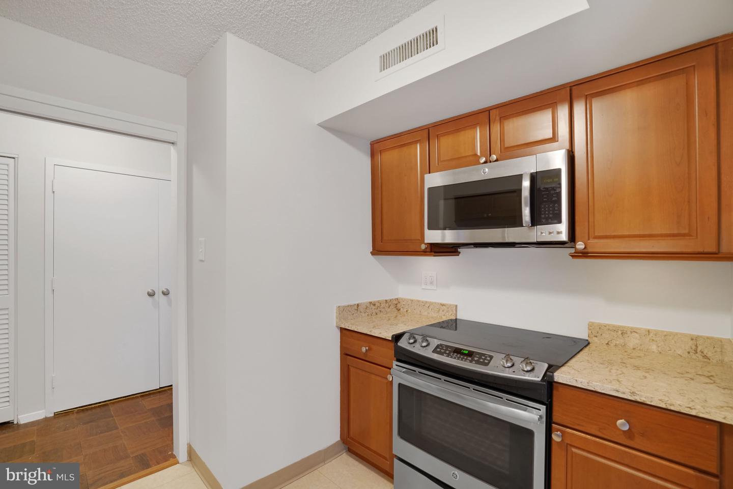 3800 FAIRFAX DR #1211, ARLINGTON, Virginia 22203, 2 Bedrooms Bedrooms, ,2 BathroomsBathrooms,Residential,For sale,3800 FAIRFAX DR #1211,VAAR2067256 MLS # VAAR2067256