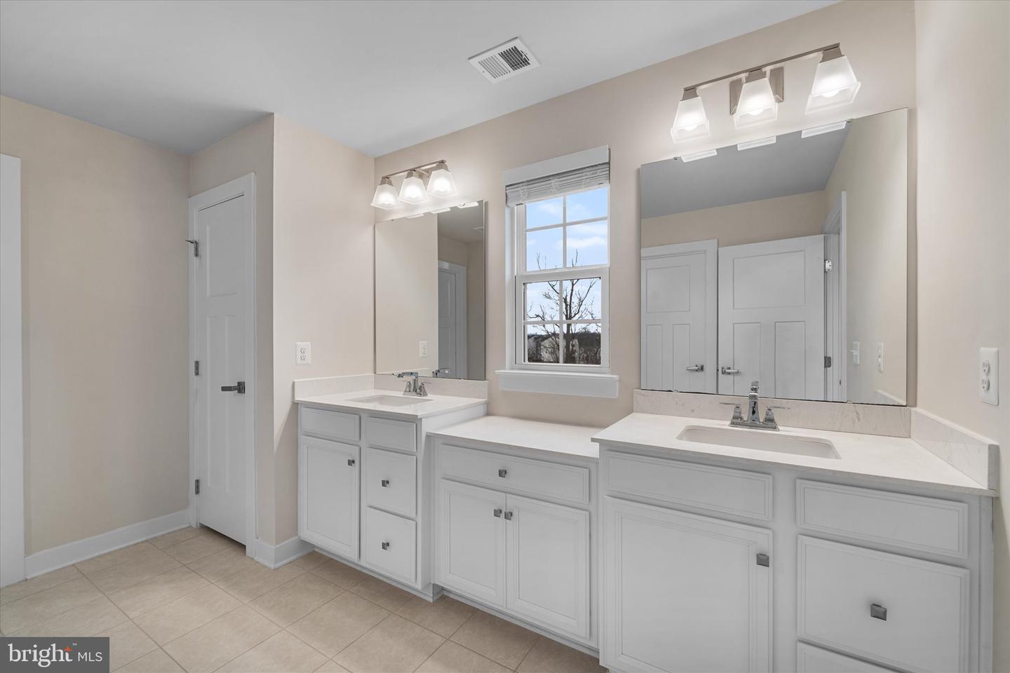 273 NORLAND KNOLL DR, STEPHENSON, Virginia 22656, 4 Bedrooms Bedrooms, 7 Rooms Rooms,3 BathroomsBathrooms,Residential,For sale,273 NORLAND KNOLL DR,VAFV2038676 MLS # VAFV2038676