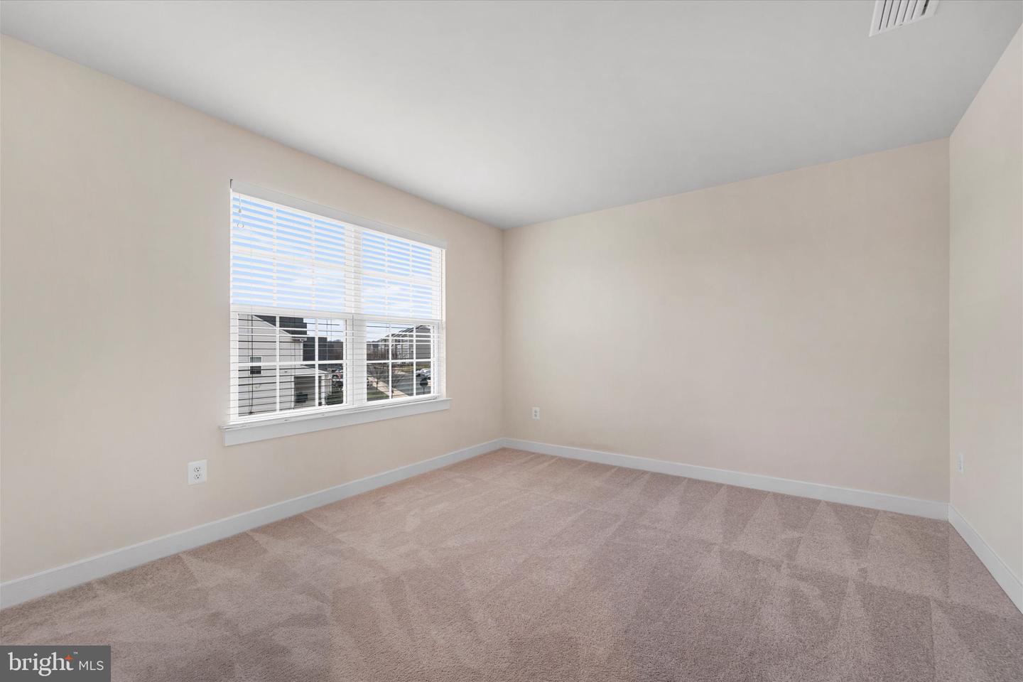 273 NORLAND KNOLL DR, STEPHENSON, Virginia 22656, 4 Bedrooms Bedrooms, 7 Rooms Rooms,3 BathroomsBathrooms,Residential,For sale,273 NORLAND KNOLL DR,VAFV2038676 MLS # VAFV2038676