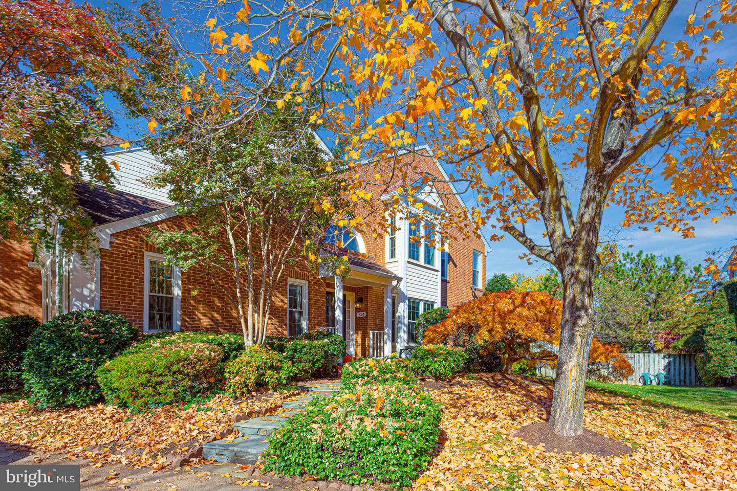 1824 DUFFIELD LN, ALEXANDRIA, Virginia 22307, 4 Bedrooms Bedrooms, 11 Rooms Rooms,3 BathroomsBathrooms,Residential,For sale,1824 DUFFIELD LN,VAFX2283962 MLS # VAFX2283962