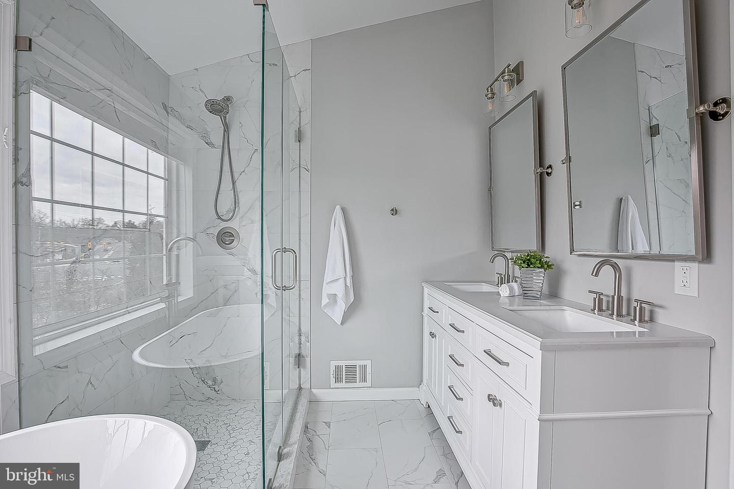 1824 DUFFIELD LN, ALEXANDRIA, Virginia 22307, 4 Bedrooms Bedrooms, 11 Rooms Rooms,3 BathroomsBathrooms,Residential,For sale,1824 DUFFIELD LN,VAFX2283962 MLS # VAFX2283962