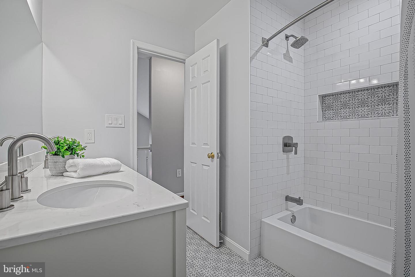 1824 DUFFIELD LN, ALEXANDRIA, Virginia 22307, 4 Bedrooms Bedrooms, 11 Rooms Rooms,3 BathroomsBathrooms,Residential,For sale,1824 DUFFIELD LN,VAFX2283962 MLS # VAFX2283962