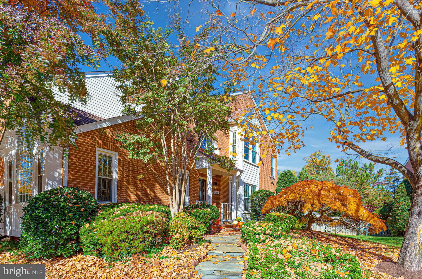 1824 DUFFIELD LN, ALEXANDRIA, Virginia 22307, 4 Bedrooms Bedrooms, 11 Rooms Rooms,3 BathroomsBathrooms,Residential,For sale,1824 DUFFIELD LN,VAFX2283962 MLS # VAFX2283962