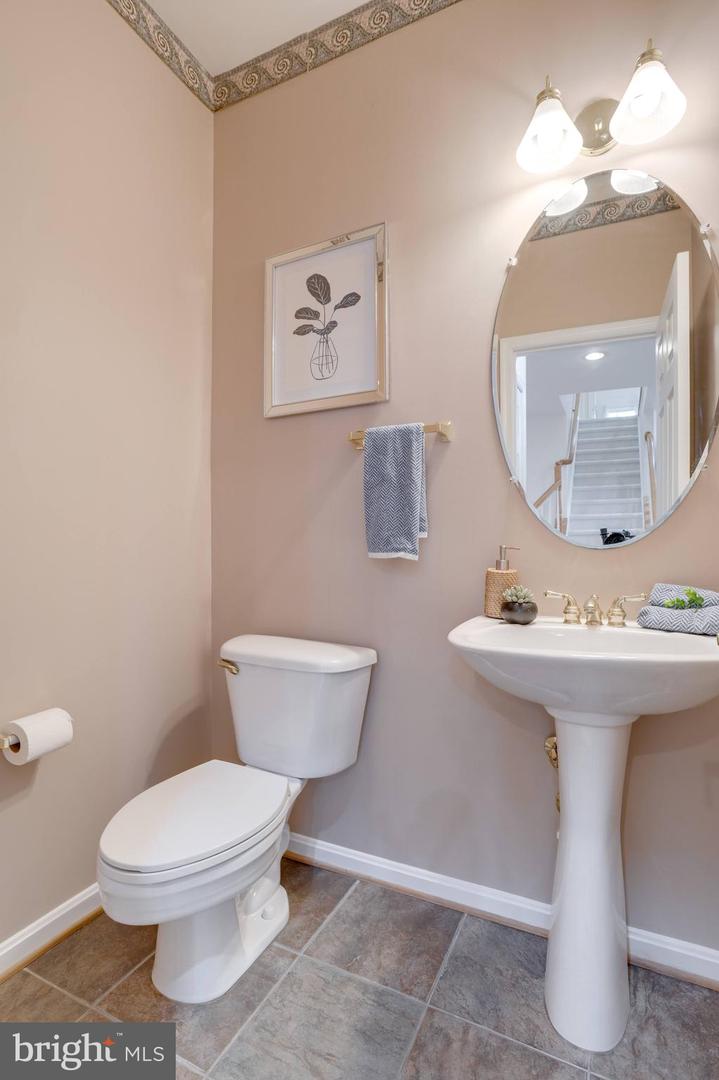 10214 GLEN CHASE CT, FAIRFAX, Virginia 22032, 5 Bedrooms Bedrooms, ,4 BathroomsBathrooms,Residential,For sale,10214 GLEN CHASE CT,VAFX2283978 MLS # VAFX2283978