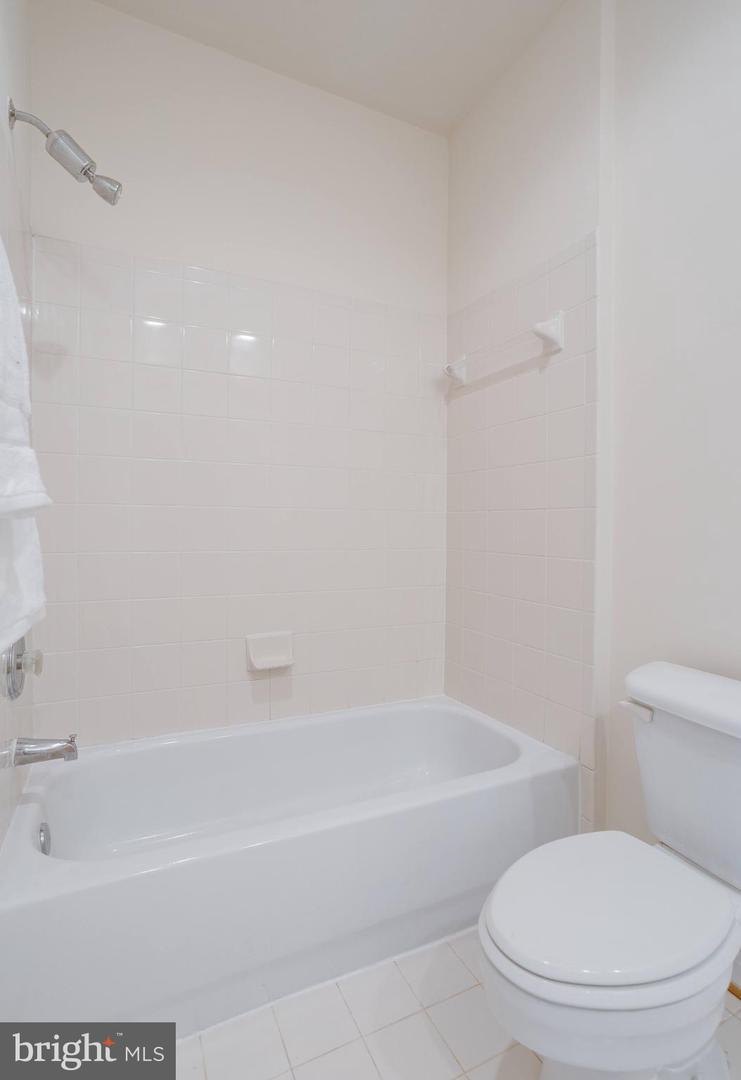 10214 GLEN CHASE CT, FAIRFAX, Virginia 22032, 5 Bedrooms Bedrooms, ,4 BathroomsBathrooms,Residential,For sale,10214 GLEN CHASE CT,VAFX2283978 MLS # VAFX2283978