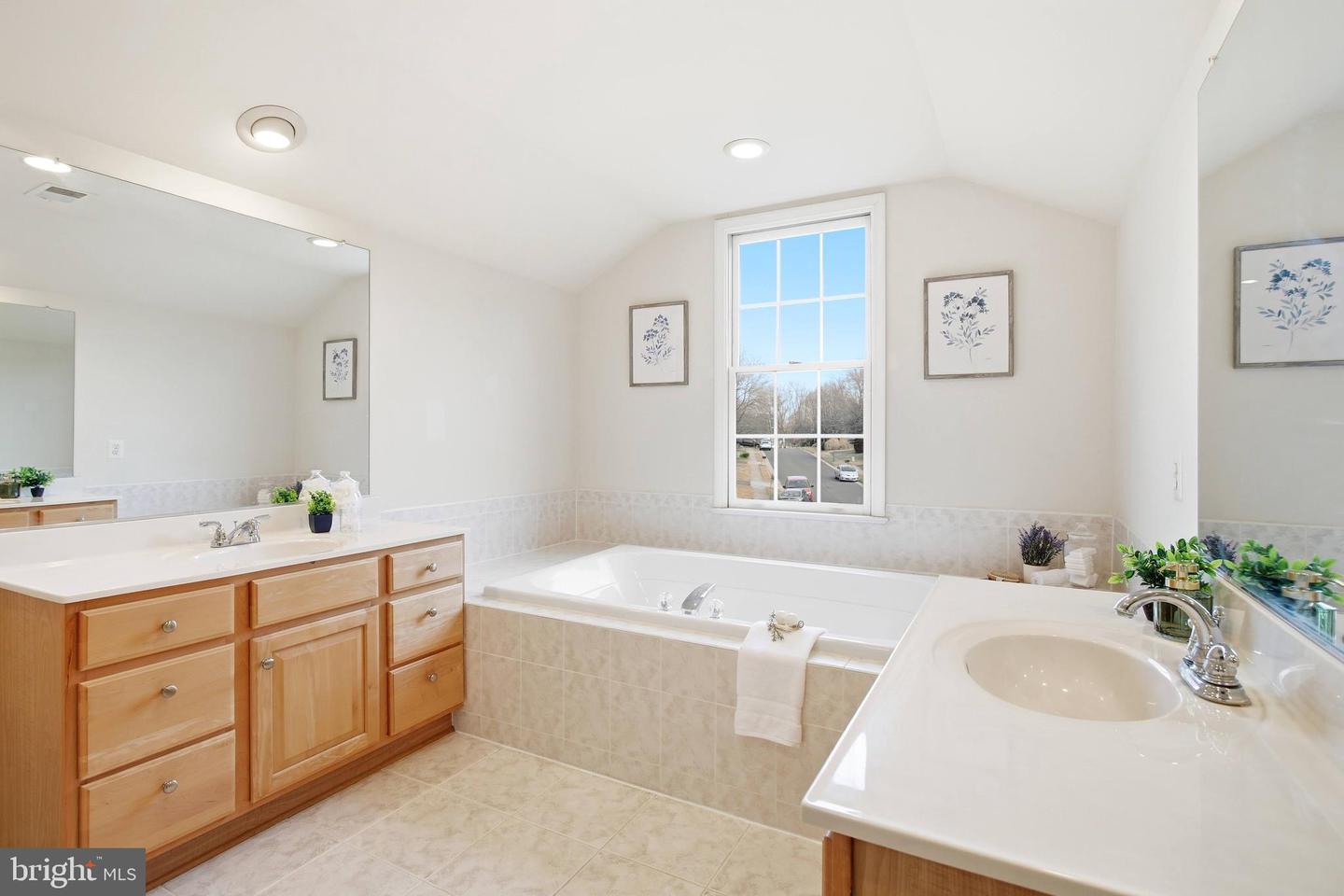 10214 GLEN CHASE CT, FAIRFAX, Virginia 22032, 5 Bedrooms Bedrooms, ,4 BathroomsBathrooms,Residential,For sale,10214 GLEN CHASE CT,VAFX2283978 MLS # VAFX2283978