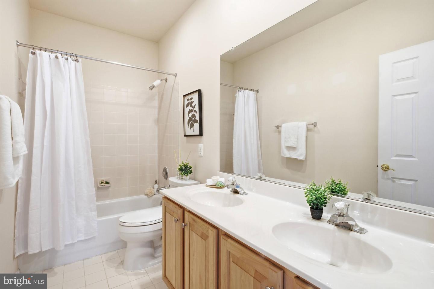 10214 GLEN CHASE CT, FAIRFAX, Virginia 22032, 5 Bedrooms Bedrooms, ,4 BathroomsBathrooms,Residential,For sale,10214 GLEN CHASE CT,VAFX2283978 MLS # VAFX2283978