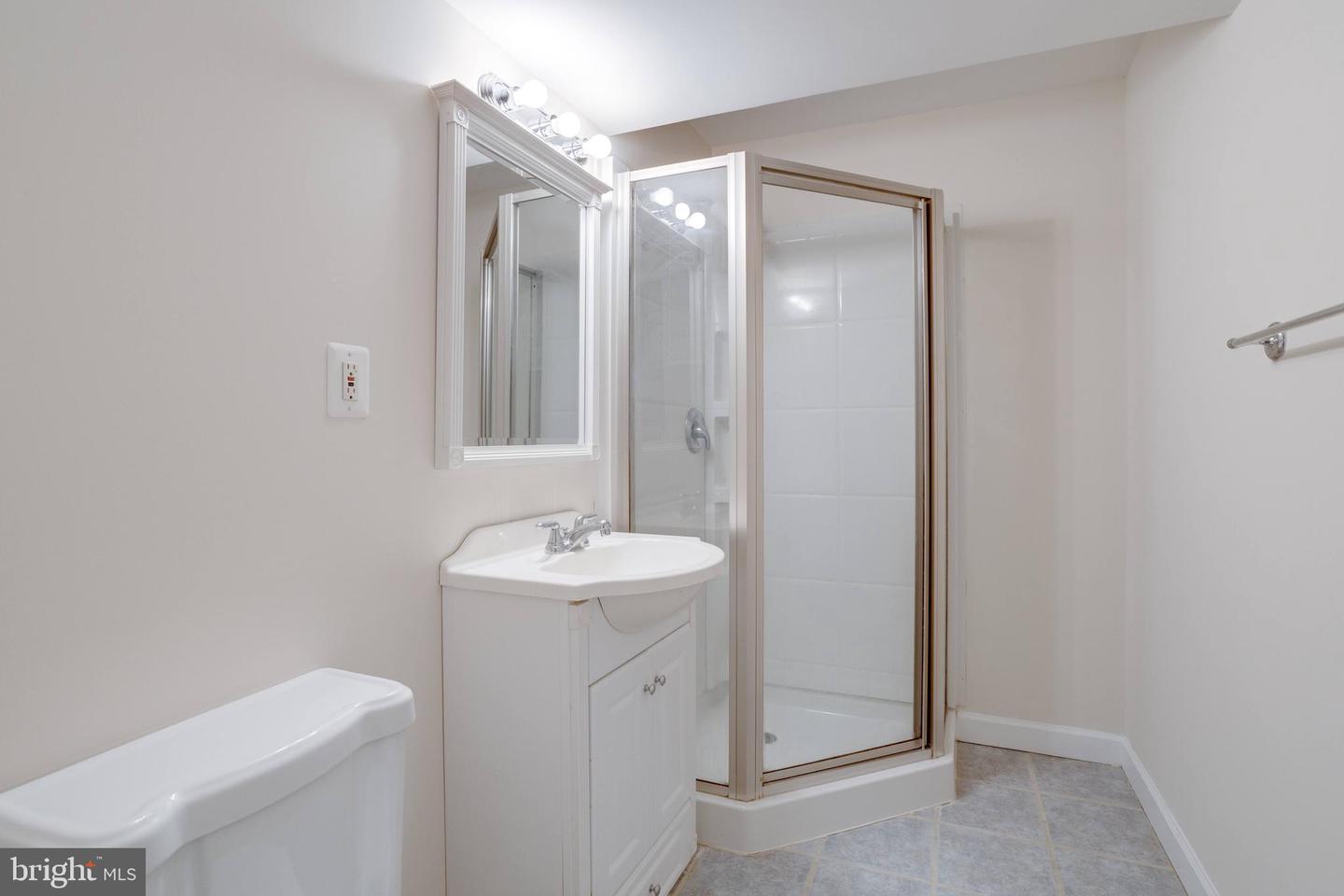 10214 GLEN CHASE CT, FAIRFAX, Virginia 22032, 5 Bedrooms Bedrooms, ,4 BathroomsBathrooms,Residential,For sale,10214 GLEN CHASE CT,VAFX2283978 MLS # VAFX2283978