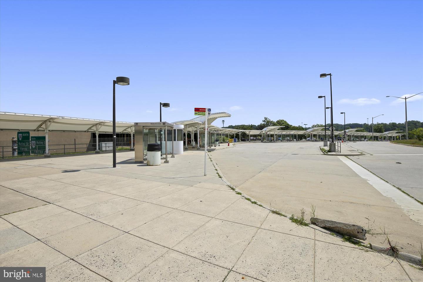 2627 FIVE OAKS RD, VIENNA, Virginia 22181, 3 Bedrooms Bedrooms, ,3 BathroomsBathrooms,Residential,For sale,2627 FIVE OAKS RD,VAFX2284042 MLS # VAFX2284042