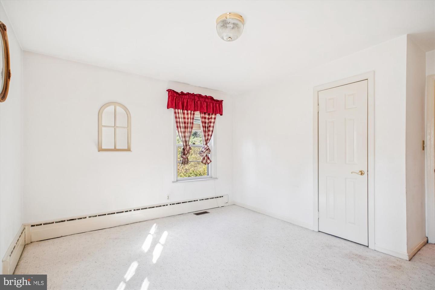 2627 FIVE OAKS RD, VIENNA, Virginia 22181, 3 Bedrooms Bedrooms, ,3 BathroomsBathrooms,Residential,For sale,2627 FIVE OAKS RD,VAFX2284042 MLS # VAFX2284042