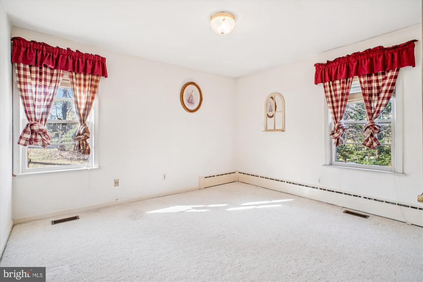 2627 FIVE OAKS RD, VIENNA, Virginia 22181, 3 Bedrooms Bedrooms, ,3 BathroomsBathrooms,Residential,For sale,2627 FIVE OAKS RD,VAFX2284042 MLS # VAFX2284042