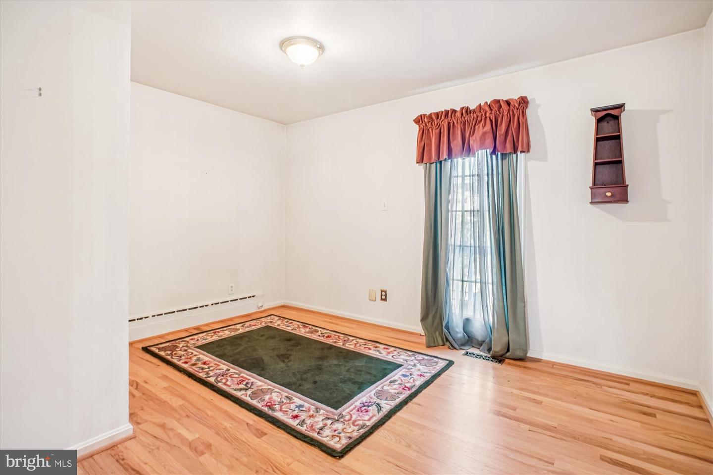 2627 FIVE OAKS RD, VIENNA, Virginia 22181, 3 Bedrooms Bedrooms, ,3 BathroomsBathrooms,Residential,For sale,2627 FIVE OAKS RD,VAFX2284042 MLS # VAFX2284042