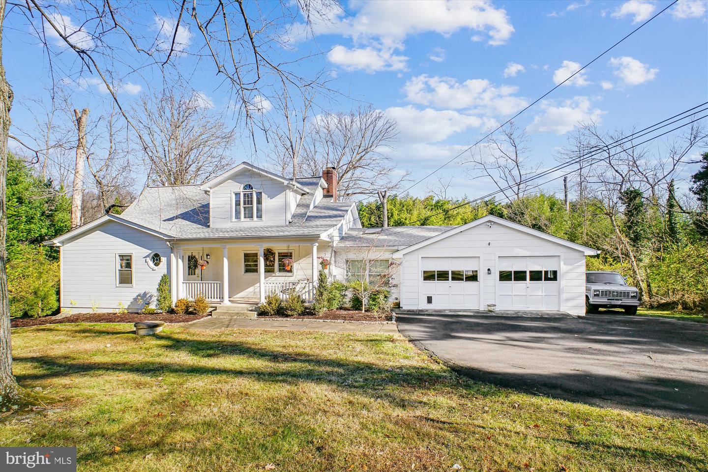 2627 FIVE OAKS RD, VIENNA, Virginia 22181, 3 Bedrooms Bedrooms, ,3 BathroomsBathrooms,Residential,For sale,2627 FIVE OAKS RD,VAFX2284042 MLS # VAFX2284042