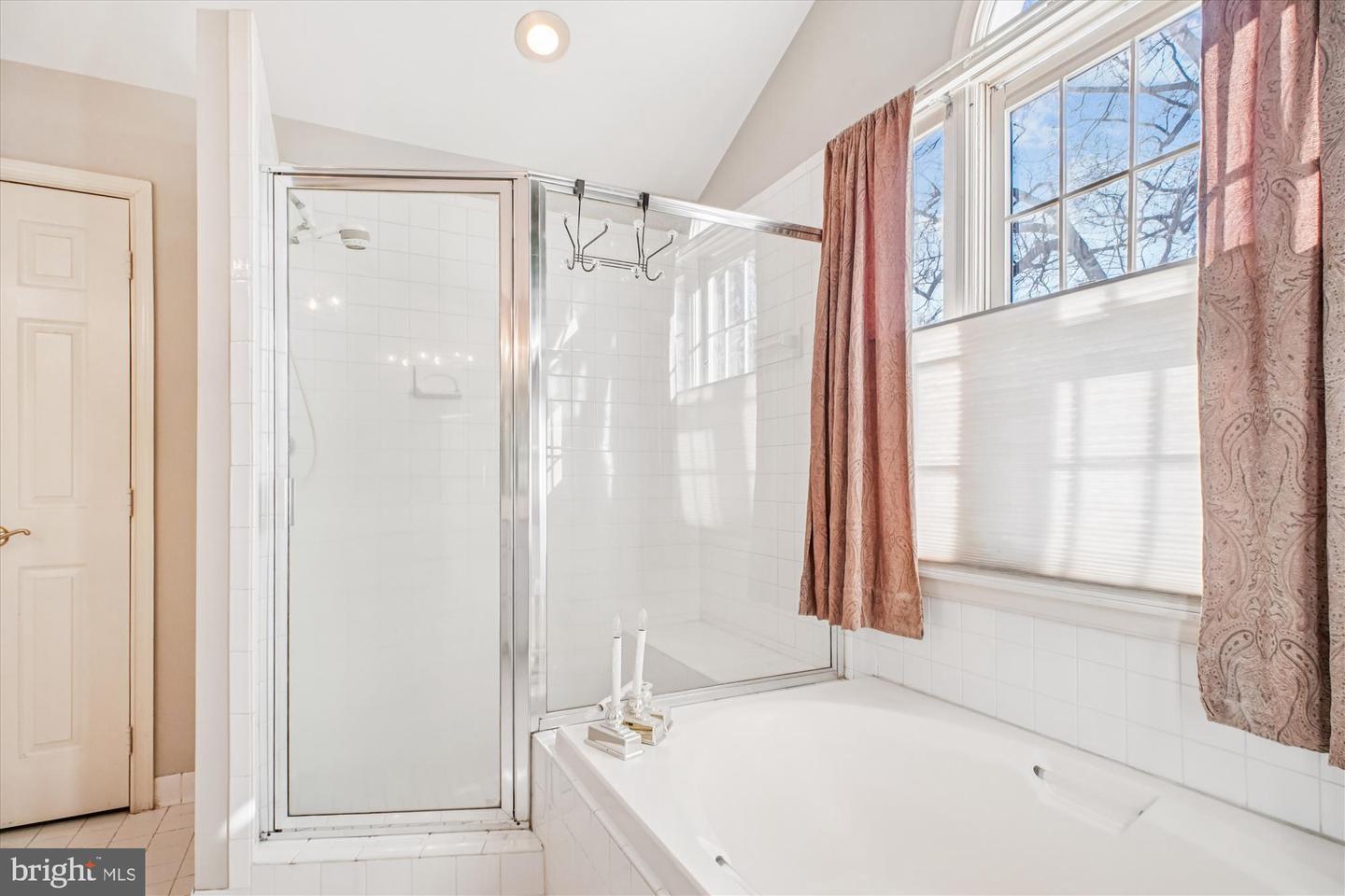 2627 FIVE OAKS RD, VIENNA, Virginia 22181, 3 Bedrooms Bedrooms, ,3 BathroomsBathrooms,Residential,For sale,2627 FIVE OAKS RD,VAFX2284042 MLS # VAFX2284042