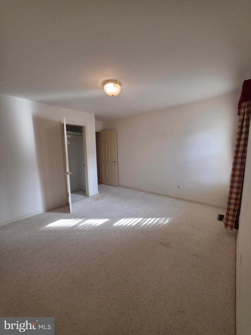 2627 FIVE OAKS RD, VIENNA, Virginia 22181, 3 Bedrooms Bedrooms, ,3 BathroomsBathrooms,Residential,For sale,2627 FIVE OAKS RD,VAFX2284042 MLS # VAFX2284042