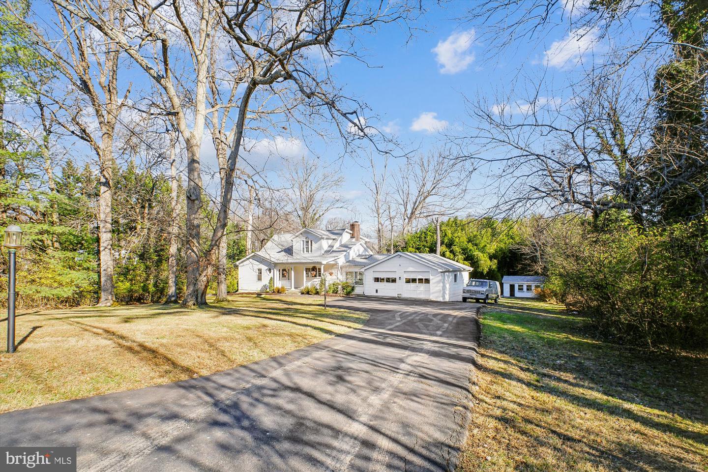 2627 FIVE OAKS RD, VIENNA, Virginia 22181, 3 Bedrooms Bedrooms, ,3 BathroomsBathrooms,Residential,For sale,2627 FIVE OAKS RD,VAFX2284042 MLS # VAFX2284042