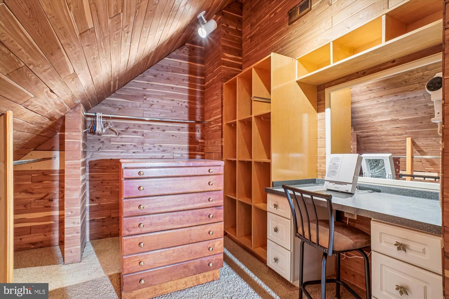 2627 FIVE OAKS RD, VIENNA, Virginia 22181, 3 Bedrooms Bedrooms, ,3 BathroomsBathrooms,Residential,For sale,2627 FIVE OAKS RD,VAFX2284042 MLS # VAFX2284042