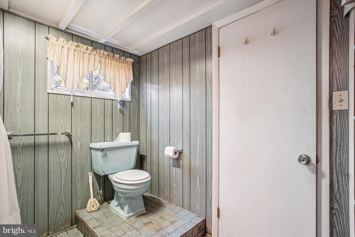 2627 FIVE OAKS RD, VIENNA, Virginia 22181, 3 Bedrooms Bedrooms, ,3 BathroomsBathrooms,Residential,For sale,2627 FIVE OAKS RD,VAFX2284042 MLS # VAFX2284042