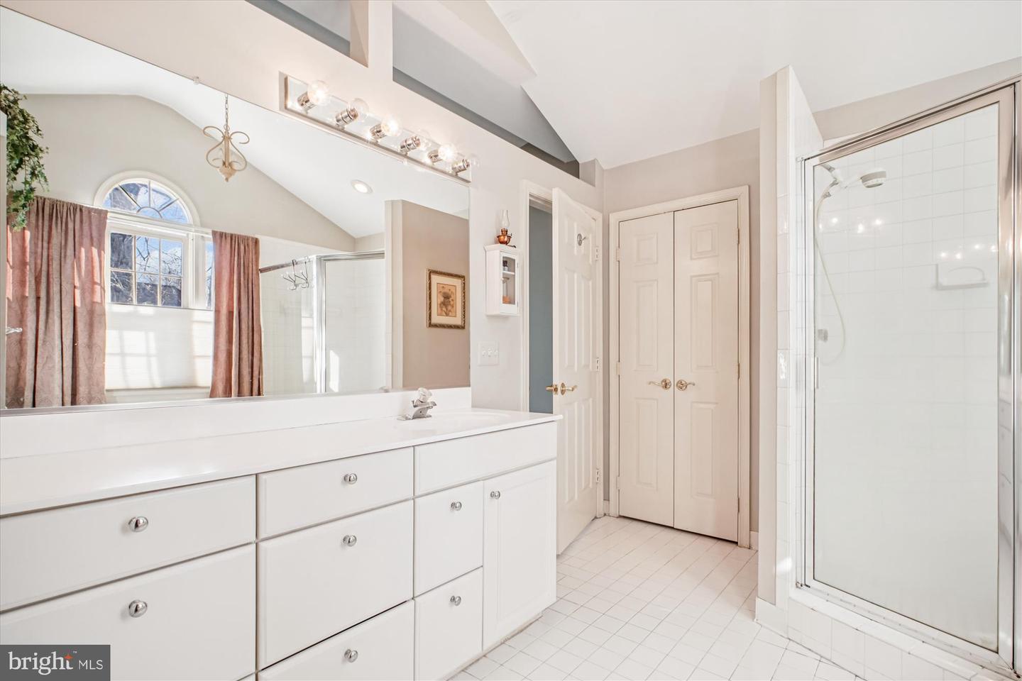 2627 FIVE OAKS RD, VIENNA, Virginia 22181, 3 Bedrooms Bedrooms, ,3 BathroomsBathrooms,Residential,For sale,2627 FIVE OAKS RD,VAFX2284042 MLS # VAFX2284042