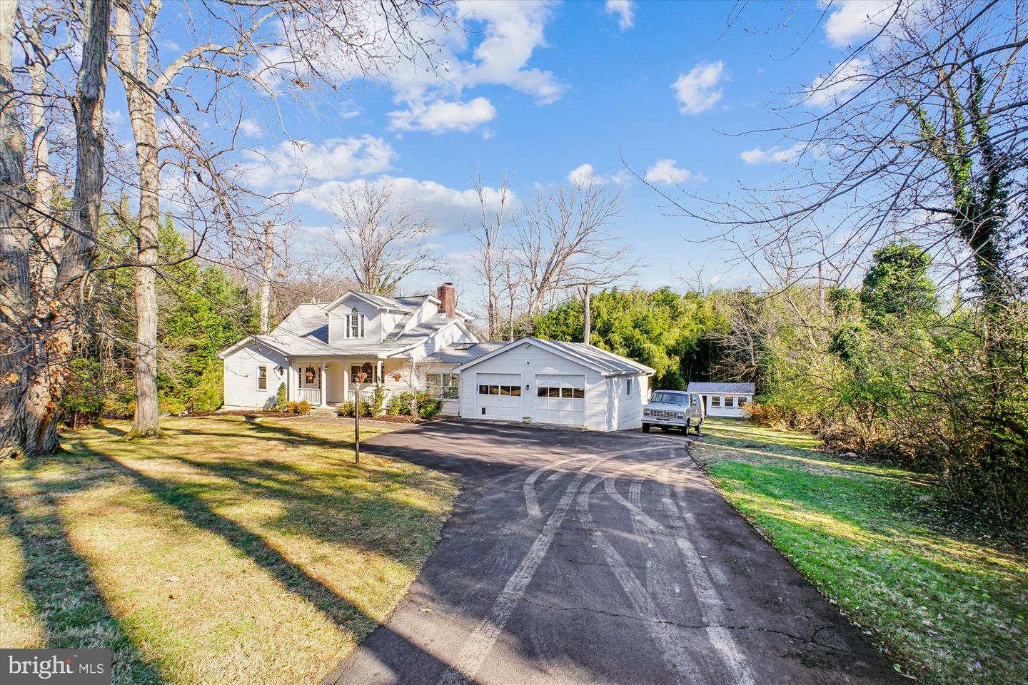 2627 FIVE OAKS RD, VIENNA, Virginia 22181, 3 Bedrooms Bedrooms, ,3 BathroomsBathrooms,Residential,For sale,2627 FIVE OAKS RD,VAFX2284042 MLS # VAFX2284042