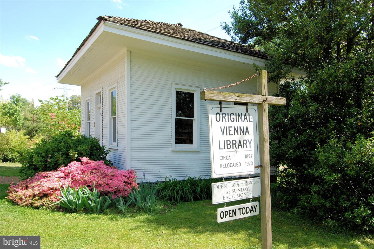 2627 FIVE OAKS RD, VIENNA, Virginia 22181, 3 Bedrooms Bedrooms, ,3 BathroomsBathrooms,Residential,For sale,2627 FIVE OAKS RD,VAFX2284042 MLS # VAFX2284042