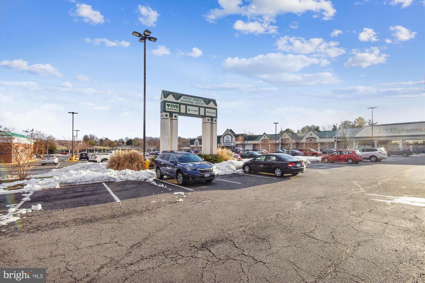 2627 FIVE OAKS RD, VIENNA, Virginia 22181, 3 Bedrooms Bedrooms, ,3 BathroomsBathrooms,Residential,For sale,2627 FIVE OAKS RD,VAFX2284042 MLS # VAFX2284042