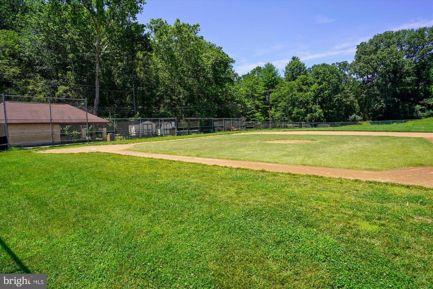 2627 FIVE OAKS RD, VIENNA, Virginia 22181, 3 Bedrooms Bedrooms, ,3 BathroomsBathrooms,Residential,For sale,2627 FIVE OAKS RD,VAFX2284042 MLS # VAFX2284042