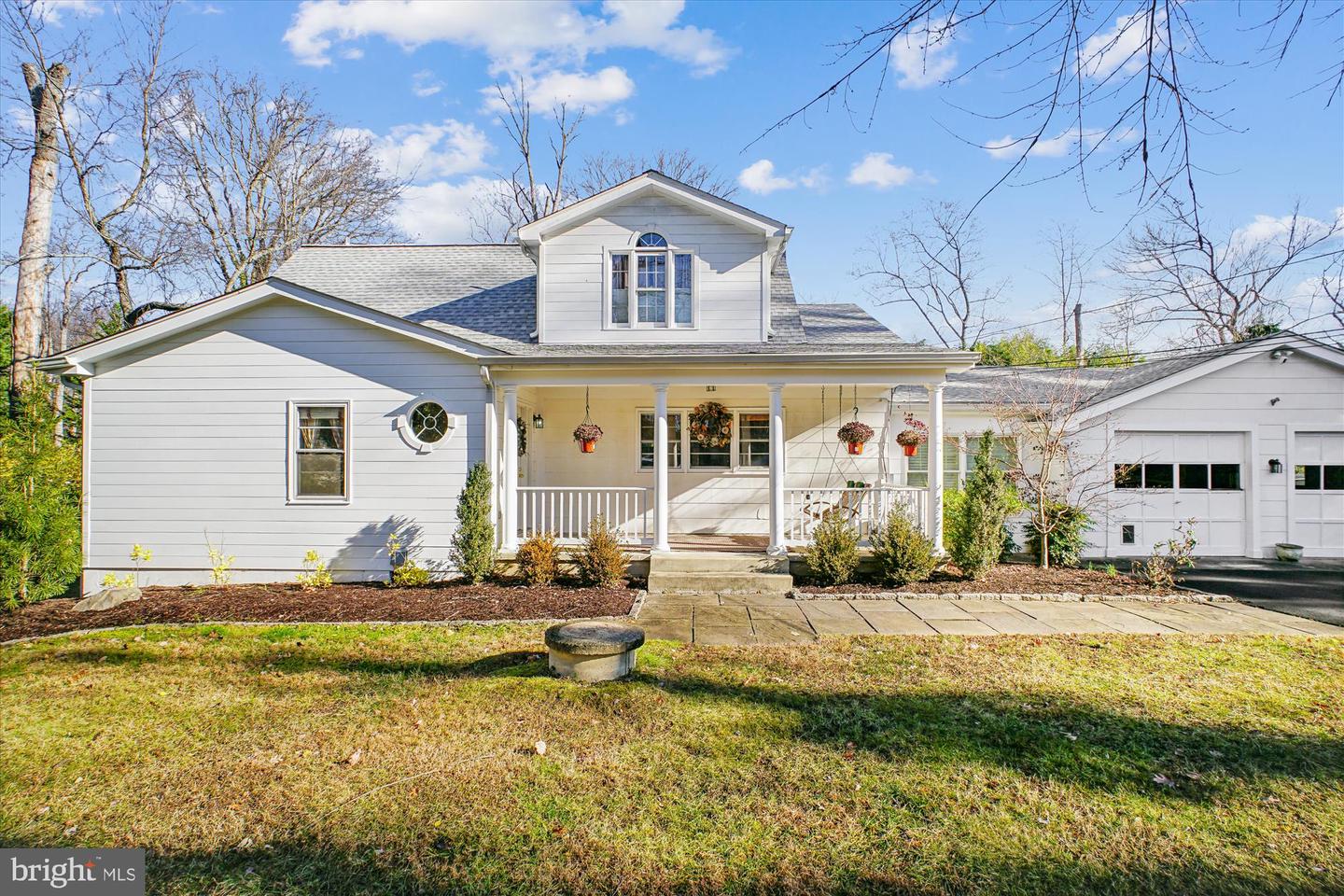 2627 FIVE OAKS RD, VIENNA, Virginia 22181, 3 Bedrooms Bedrooms, ,3 BathroomsBathrooms,Residential,For sale,2627 FIVE OAKS RD,VAFX2284042 MLS # VAFX2284042