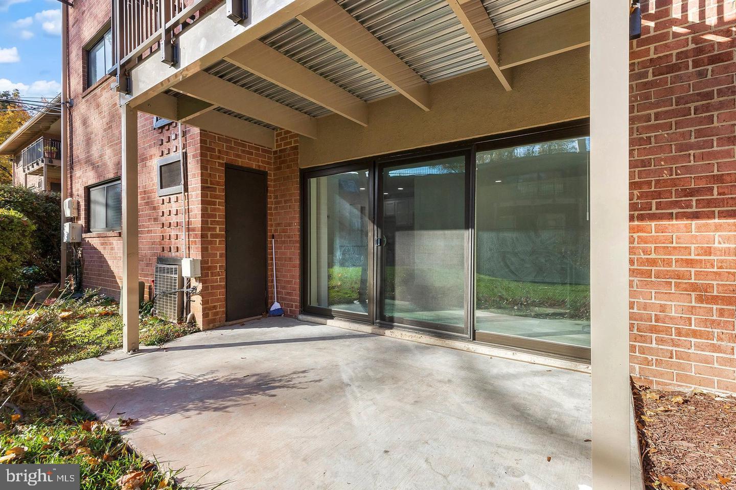 7354 LEE HWY #T2, FALLS CHURCH, Virginia 22046, 2 Bedrooms Bedrooms, ,1 BathroomBathrooms,Residential,For sale,7354 LEE HWY #T2,VAFX2284088 MLS # VAFX2284088