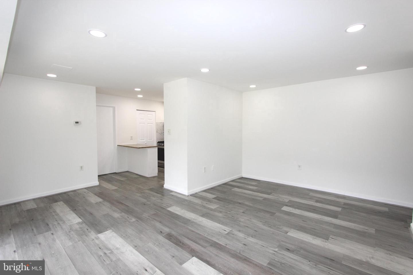 7354 LEE HWY #T2, FALLS CHURCH, Virginia 22046, 2 Bedrooms Bedrooms, ,1 BathroomBathrooms,Residential,For sale,7354 LEE HWY #T2,VAFX2284088 MLS # VAFX2284088