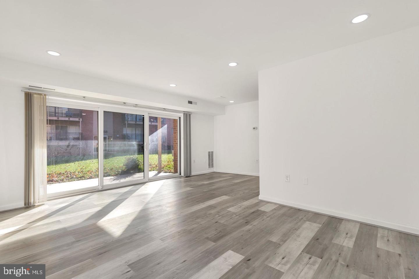 7354 LEE HWY #T2, FALLS CHURCH, Virginia 22046, 2 Bedrooms Bedrooms, ,1 BathroomBathrooms,Residential,For sale,7354 LEE HWY #T2,VAFX2284088 MLS # VAFX2284088