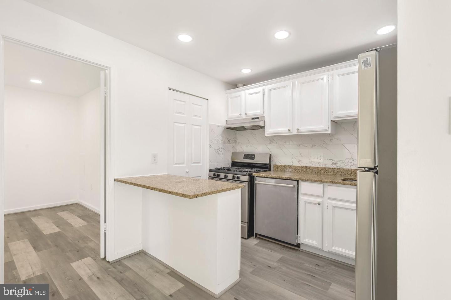 7354 LEE HWY #T2, FALLS CHURCH, Virginia 22046, 2 Bedrooms Bedrooms, ,1 BathroomBathrooms,Residential,For sale,7354 LEE HWY #T2,VAFX2284088 MLS # VAFX2284088