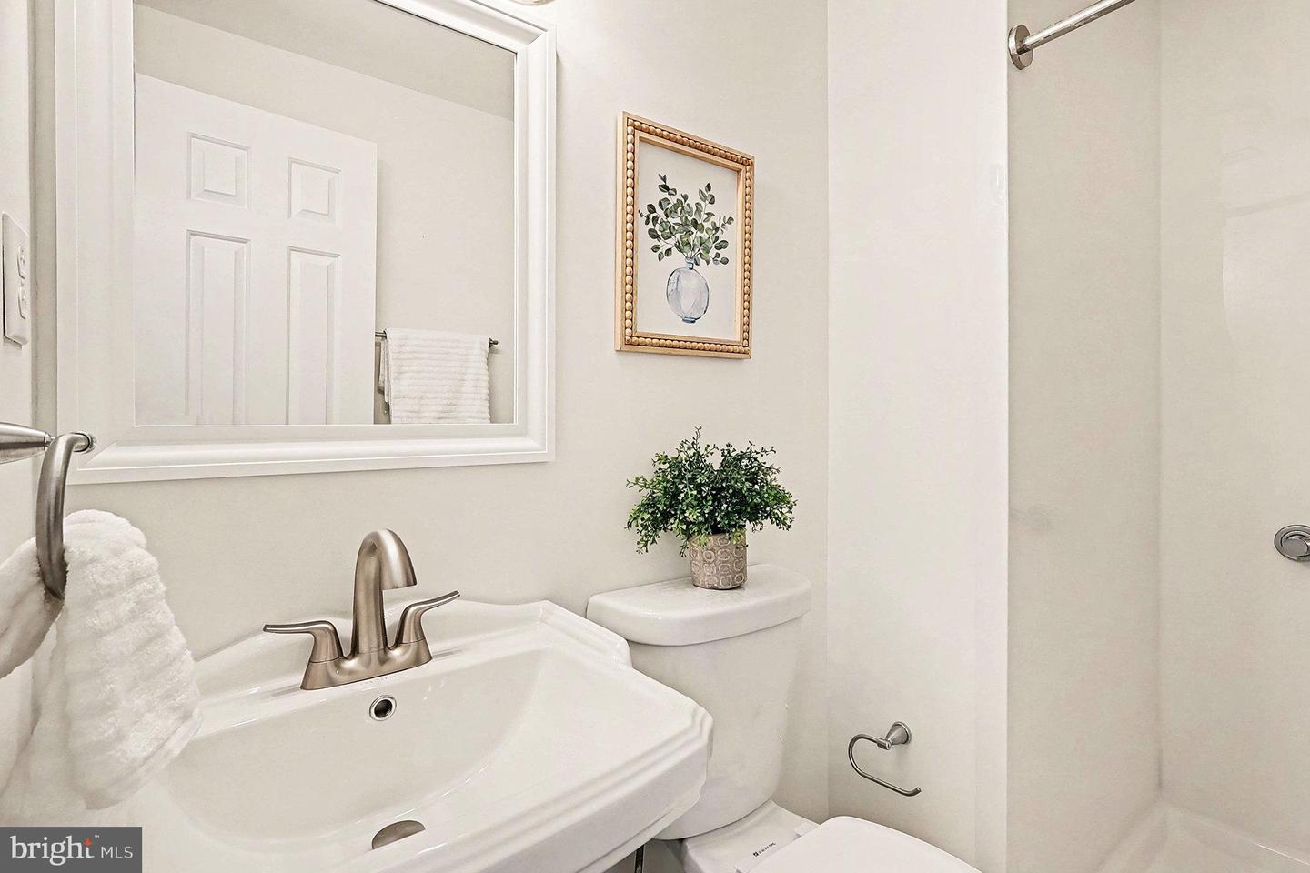 3400 AUSTIN CT, ALEXANDRIA, Virginia 22310, 4 Bedrooms Bedrooms, ,3 BathroomsBathrooms,Residential,For sale,3400 AUSTIN CT,VAFX2284160 MLS # VAFX2284160