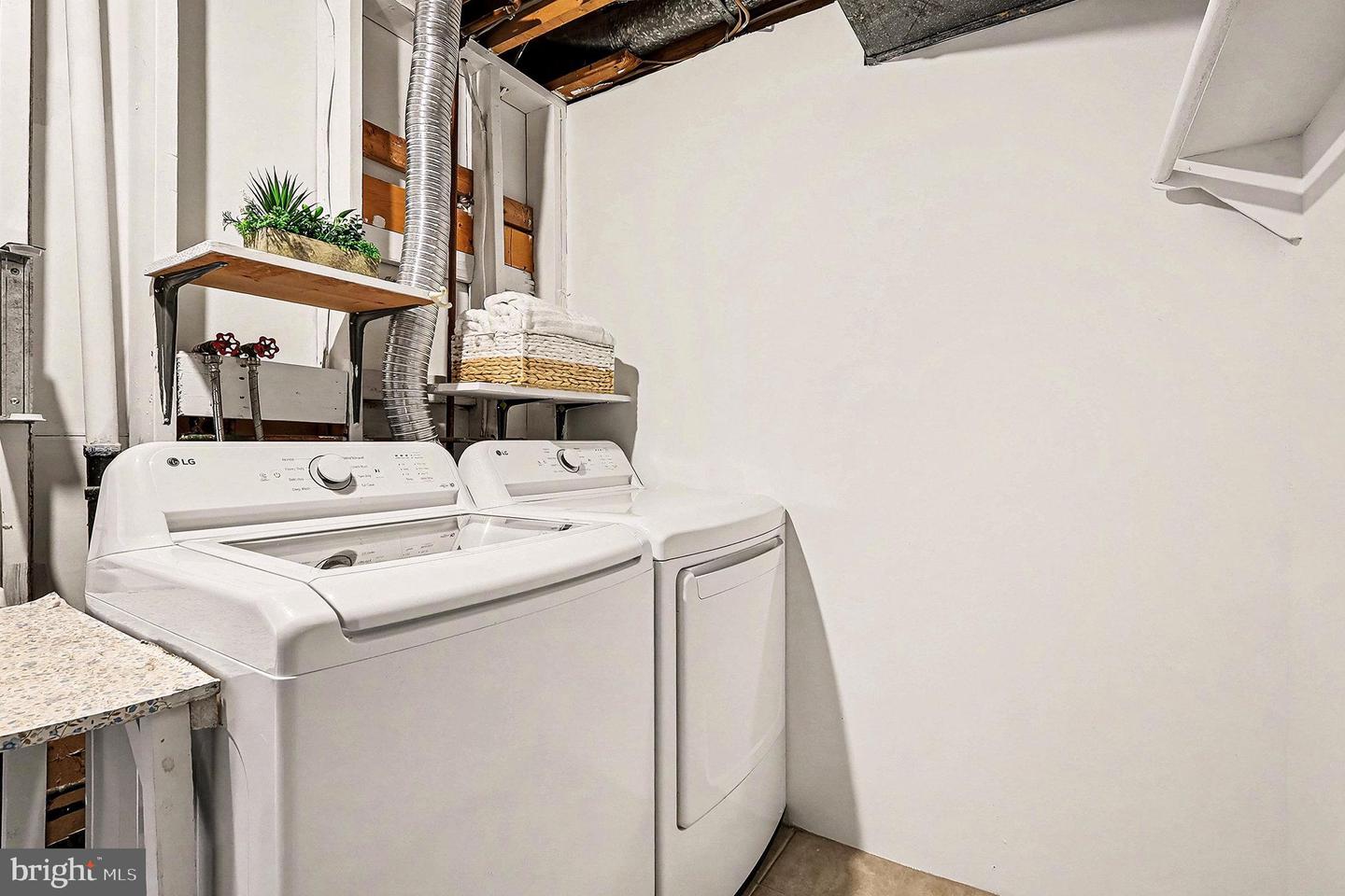 3400 AUSTIN CT, ALEXANDRIA, Virginia 22310, 4 Bedrooms Bedrooms, ,3 BathroomsBathrooms,Residential,For sale,3400 AUSTIN CT,VAFX2284160 MLS # VAFX2284160