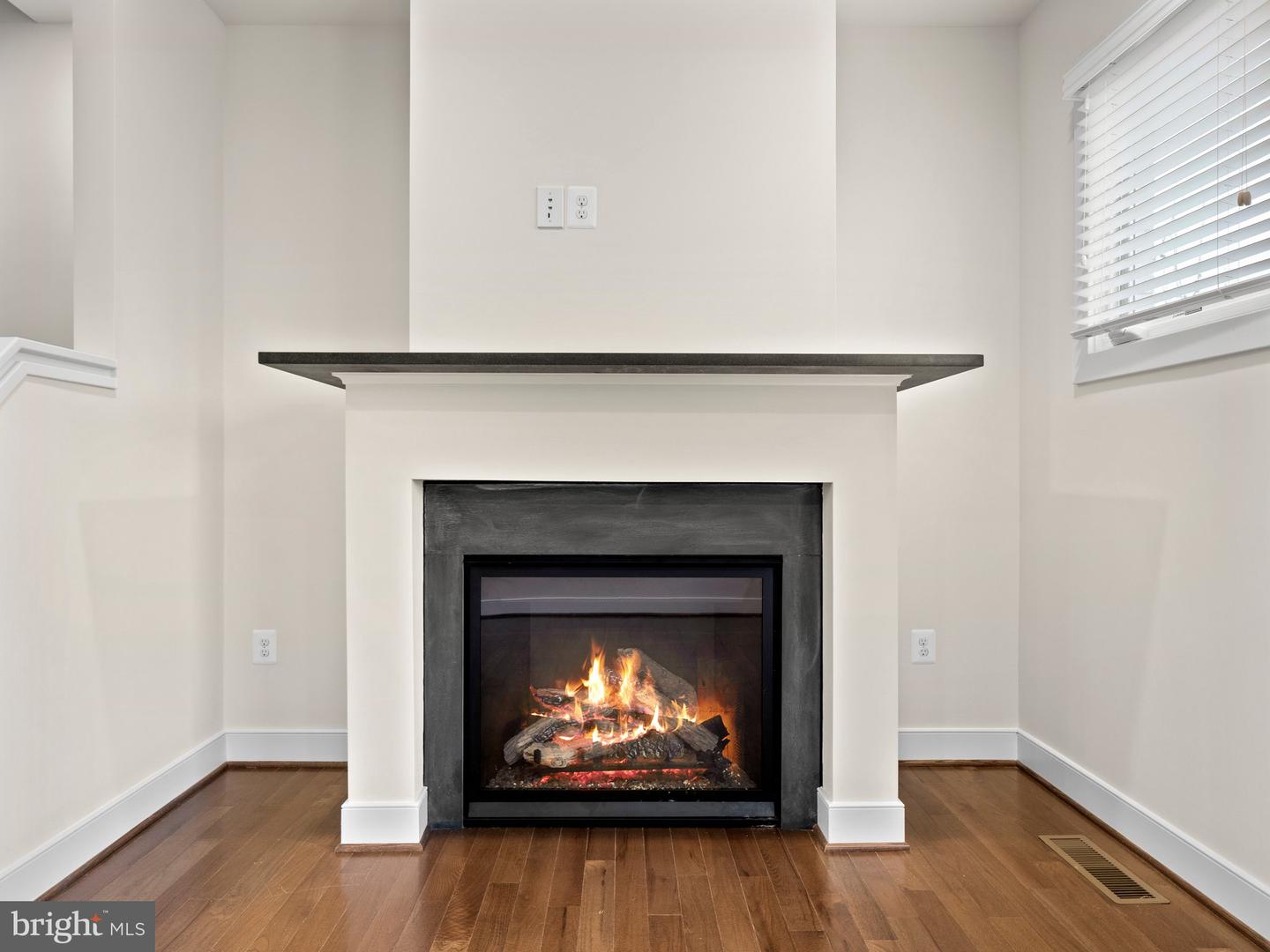 918 PETE JONES WAY, ALEXANDRIA, Virginia 22314, 3 Bedrooms Bedrooms, ,3 BathroomsBathrooms,Residential,For sale,918 PETE JONES WAY,VAAX2052832 MLS # VAAX2052832