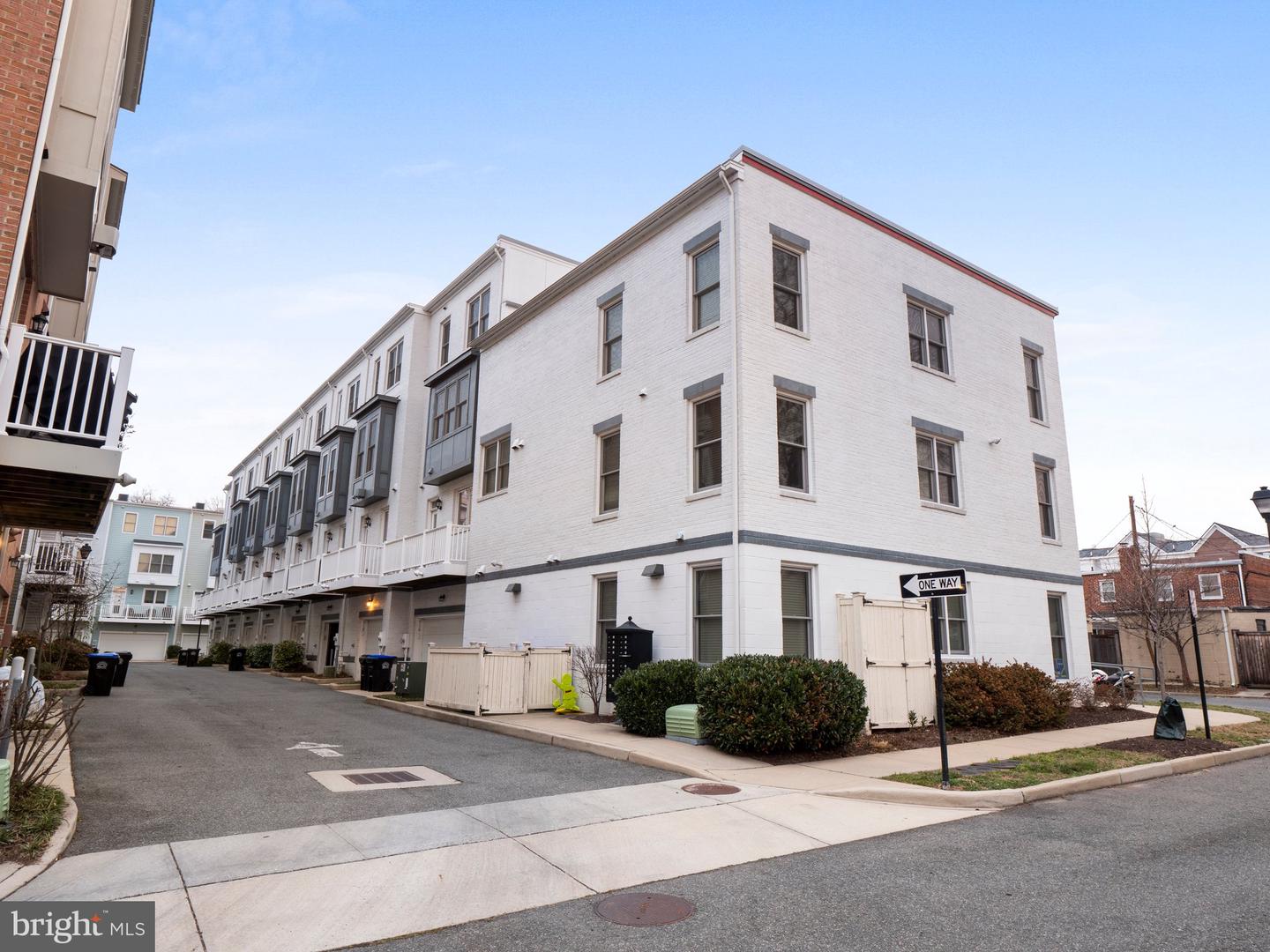 918 PETE JONES WAY, ALEXANDRIA, Virginia 22314, 3 Bedrooms Bedrooms, ,3 BathroomsBathrooms,Residential,For sale,918 PETE JONES WAY,VAAX2052832 MLS # VAAX2052832