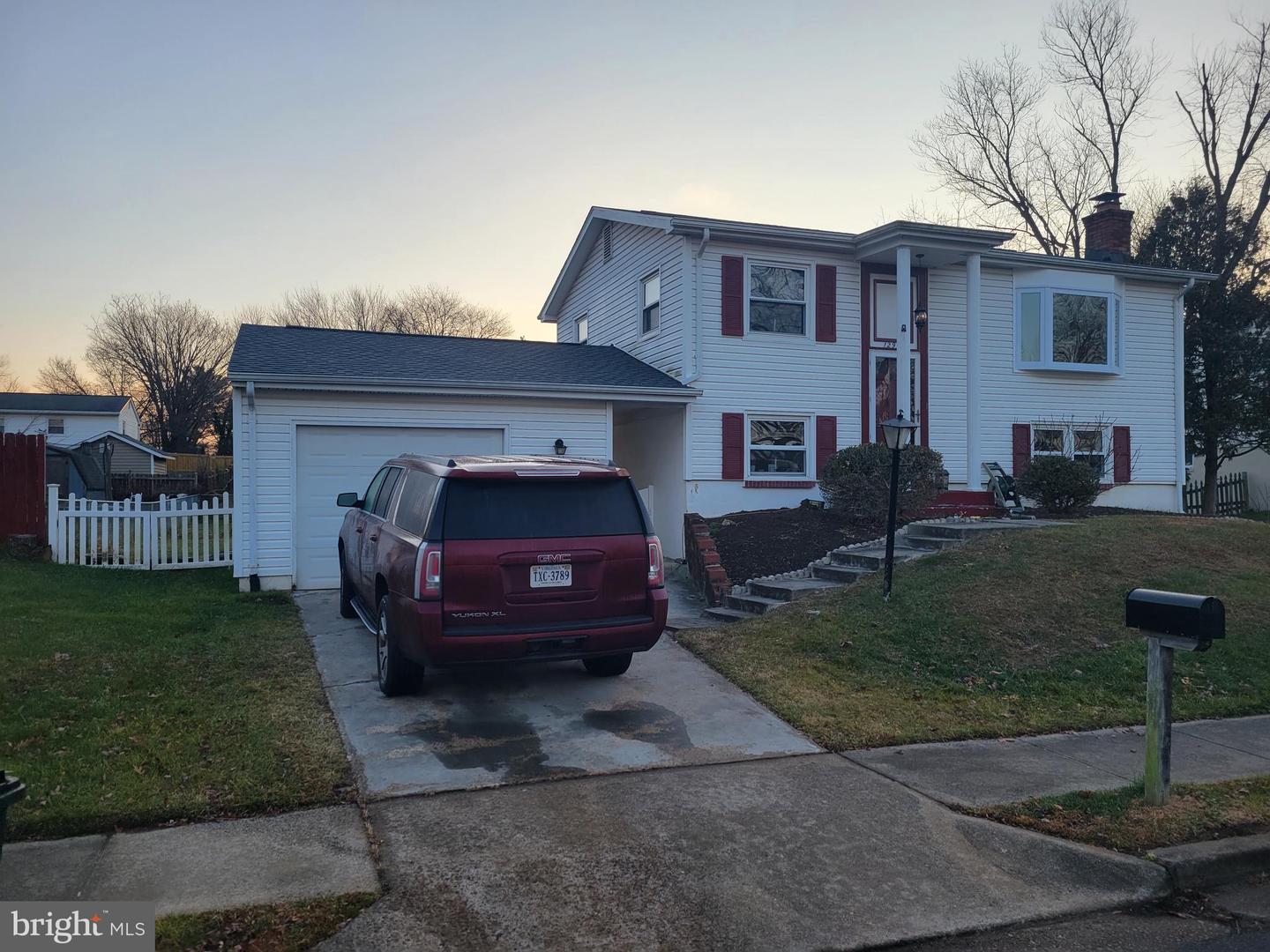 12923 KERRYDALE RD, WOODBRIDGE, Virginia 22193, 3 Bedrooms Bedrooms, 5 Rooms Rooms,2 BathroomsBathrooms,Residential,For sale,12923 KERRYDALE RD,VAPW2109944 MLS # VAPW2109944