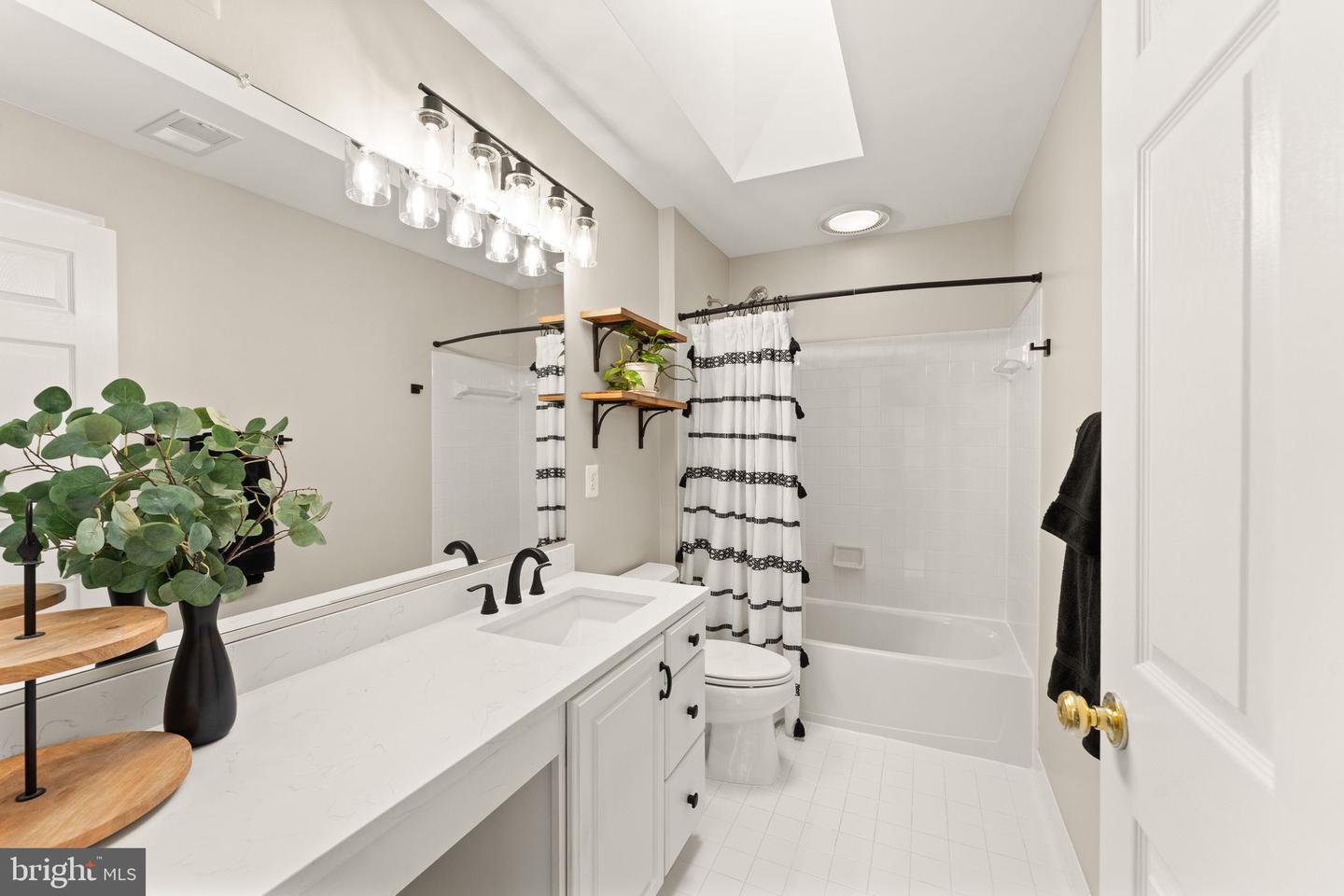 18571 DETTINGTON CT, LEESBURG, Virginia 20176, 5 Bedrooms Bedrooms, 8 Rooms Rooms,3 BathroomsBathrooms,Residential,For sale,18571 DETTINGTON CT,VALO2113388 MLS # VALO2113388 18571 DETTINGTON CT, LEESBURG, Virginia 20176, 5 Bedrooms Bedrooms, 8 Rooms Rooms,3 BathroomsBathrooms,Residential,For sale,18571 DETTINGTON CT,VALO2113388 MLS # VALO2113388