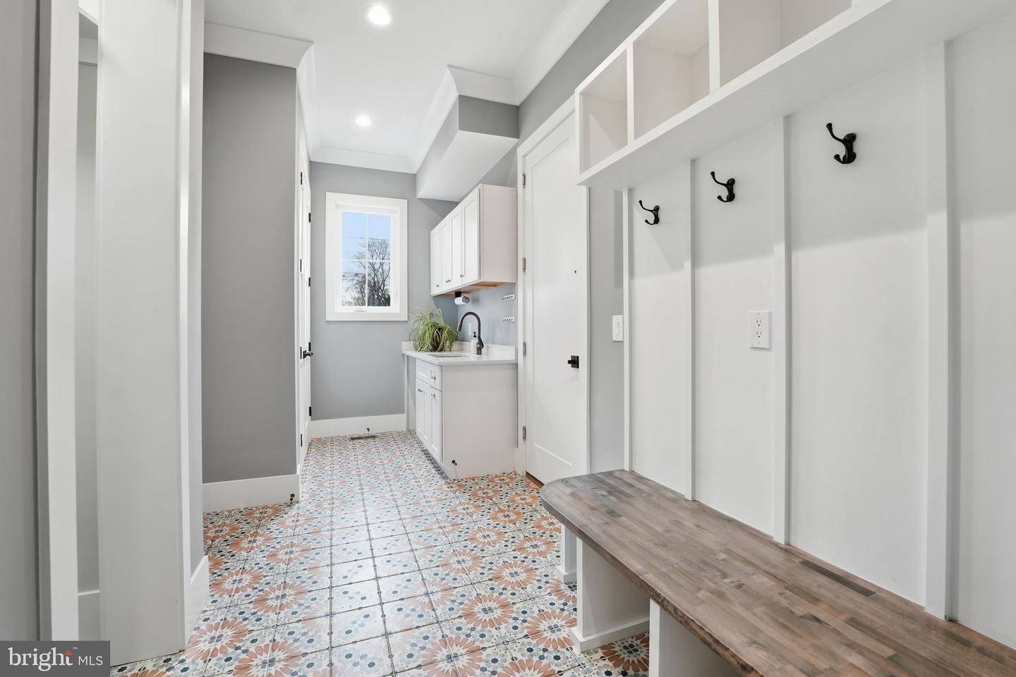 311 ALBRECHT CIR SW, VIENNA, Virginia 22180, 6 Bedrooms Bedrooms, ,5 BathroomsBathrooms,Residential,For sale,311 ALBRECHT CIR SW,VAFX2284252 MLS # VAFX2284252