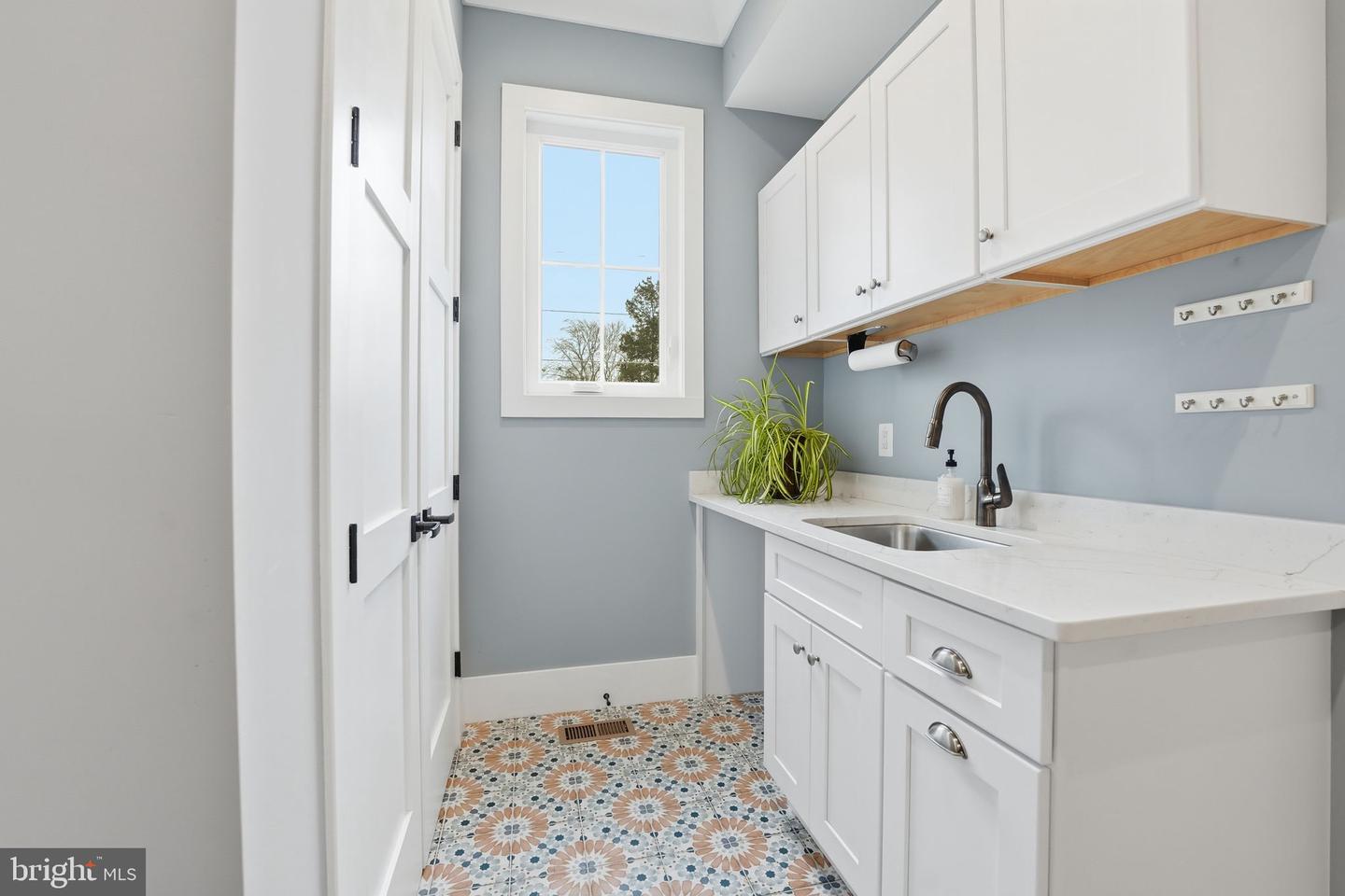 311 ALBRECHT CIR SW, VIENNA, Virginia 22180, 6 Bedrooms Bedrooms, ,5 BathroomsBathrooms,Residential,For sale,311 ALBRECHT CIR SW,VAFX2284252 MLS # VAFX2284252