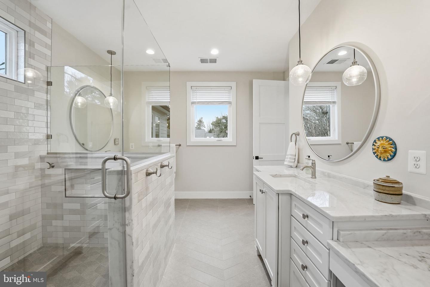 311 ALBRECHT CIR SW, VIENNA, Virginia 22180, 6 Bedrooms Bedrooms, ,5 BathroomsBathrooms,Residential,For sale,311 ALBRECHT CIR SW,VAFX2284252 MLS # VAFX2284252